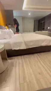 快点射 老公还在商场等我 骗老公和闺蜜一起其实在给他戴绿帽你