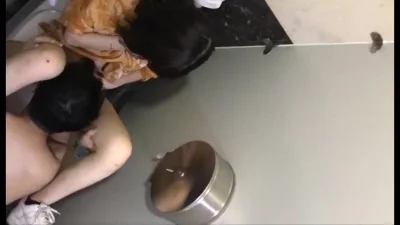 厕所里都是她的浪叫声！