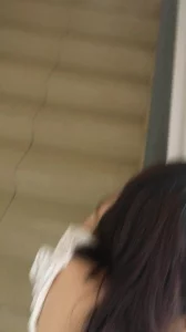 00后妹妹真空勾引到楼梯间后入，忍不住叫出声，连声说还要